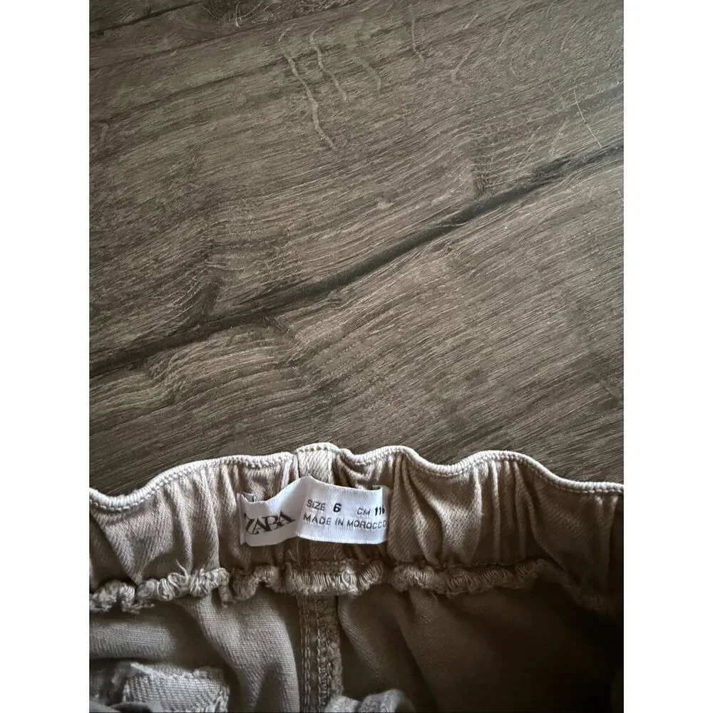 Zara paperbag waist jogger pants in a light beige Boys size 6